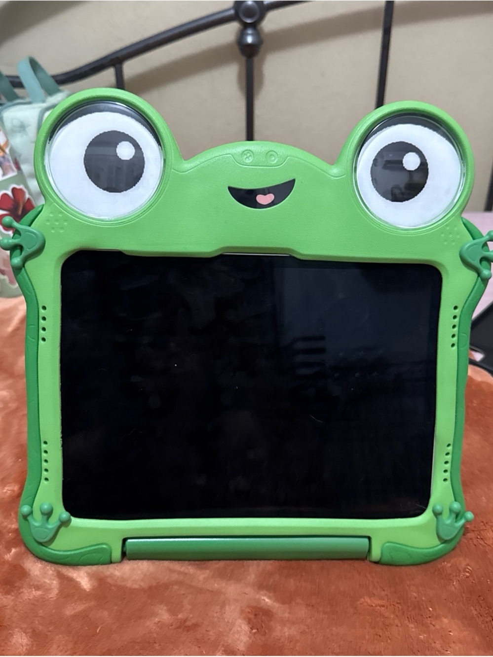 Lilypad Belkin Disney Cover